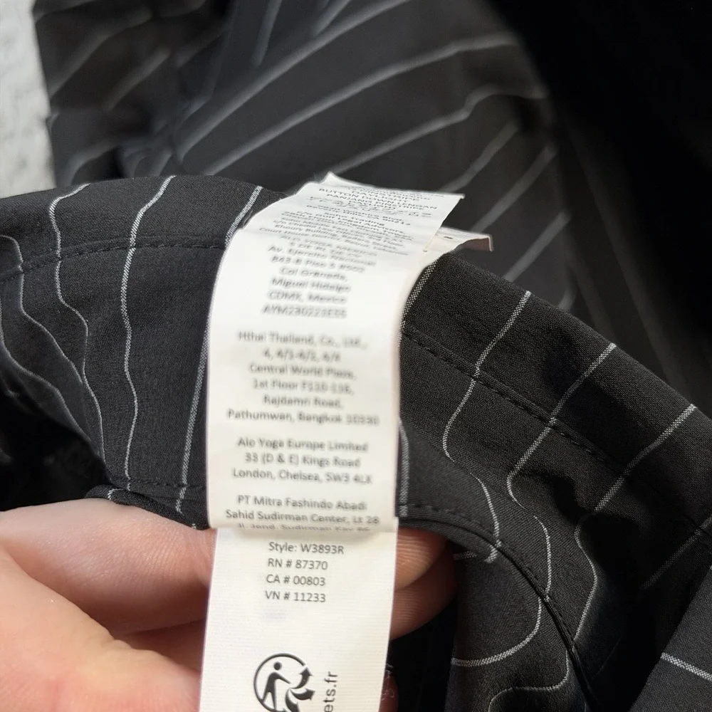 ALO Yoga Shirt Womens Medium Black Pinstripe Daylight Button Down Long Sleeve